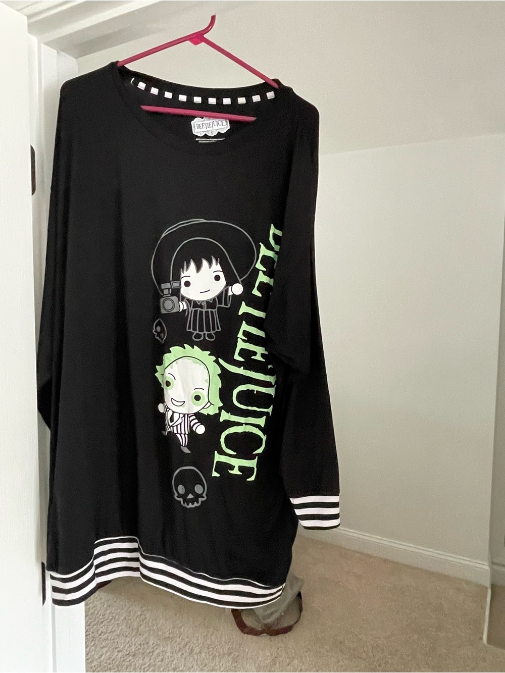 Black Graphic woman’s Long Sleeve Top/pajamas